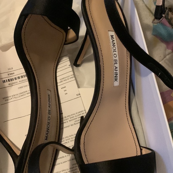 Monolo Blahnik black suede heels - Picture 8 of 8